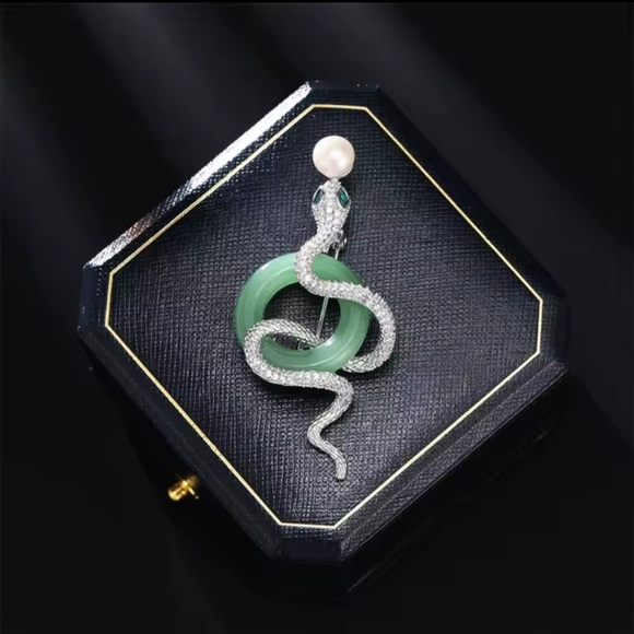 VQ Snake Brooch - Picture 2 of 4